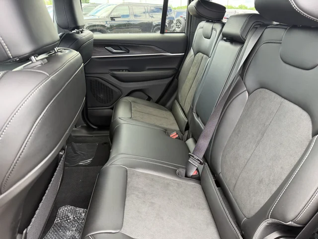 Nuevos JEEP GRAND CHEROKEE à Estados chez autogozo