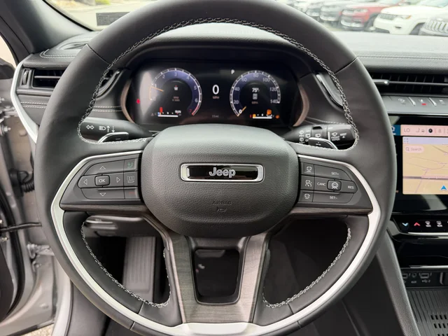 Nuevos JEEP GRAND CHEROKEE à Estados chez autogozo