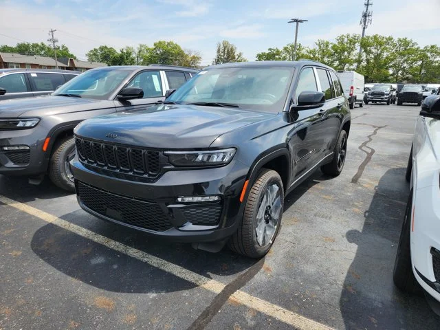 Nuevos JEEP GRAND CHEROKEE at Columbus in Bob Caldwell Chrysler Jeep Dodge Ram