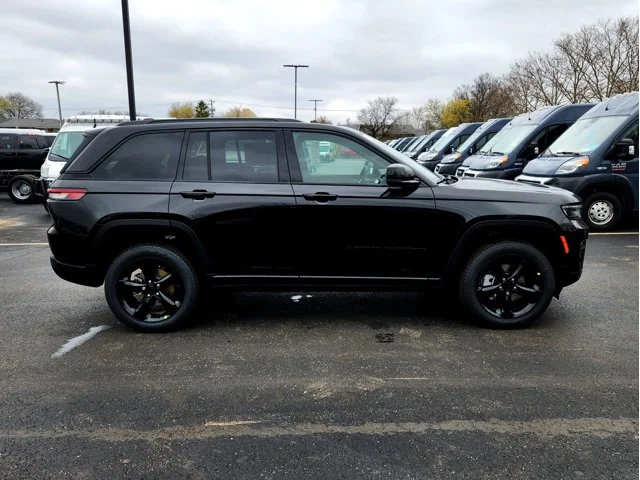 Nuevos JEEP GRAND CHEROKEE at Columbus in Bob Caldwell Chrysler Jeep Dodge Ram