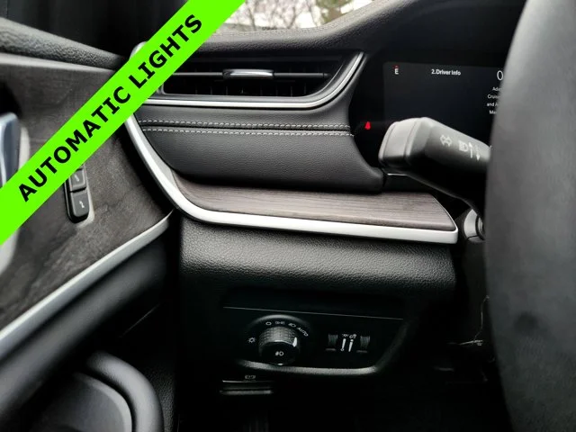 Nuevos JEEP GRAND CHEROKEE at Columbus in Bob Caldwell Chrysler Jeep Dodge Ram