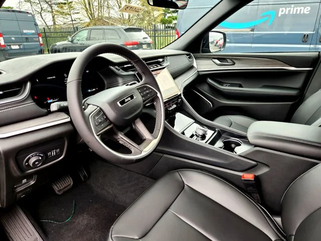 Nuevos JEEP GRAND CHEROKEE at Columbus in Bob Caldwell Chrysler Jeep Dodge Ram