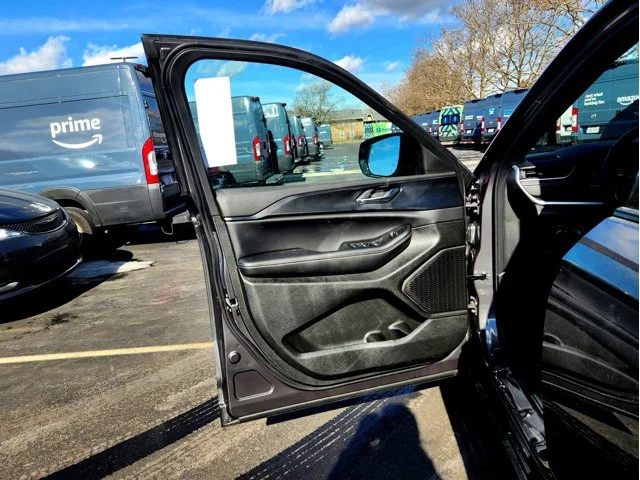 Nuevos JEEP GRAND CHEROKEE L at Columbus in Bob Caldwell Chrysler Jeep Dodge Ram