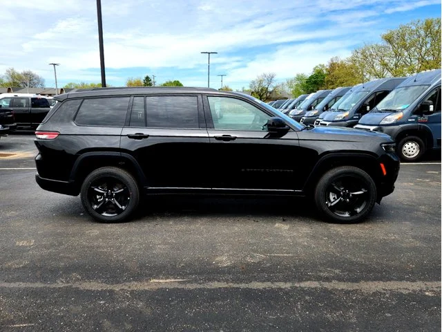 Nuevos JEEP GRAND CHEROKEE L at Columbus in Bob Caldwell Chrysler Jeep Dodge Ram
