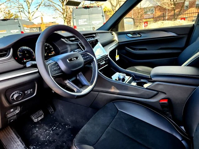 Nuevos JEEP GRAND CHEROKEE L at Columbus in Bob Caldwell Chrysler Jeep Dodge Ram