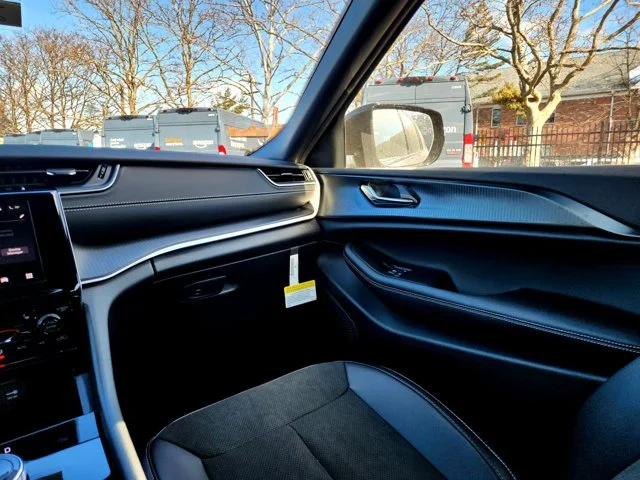 Nuevos JEEP GRAND CHEROKEE L at Columbus in Bob Caldwell Chrysler Jeep Dodge Ram