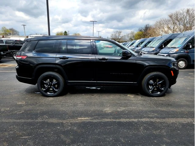Nuevos JEEP GRAND CHEROKEE L at Columbus in Bob Caldwell Chrysler Jeep Dodge Ram