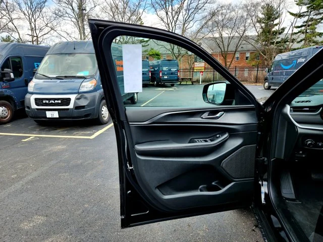 Nuevos JEEP GRAND CHEROKEE L at Columbus in Bob Caldwell Chrysler Jeep Dodge Ram