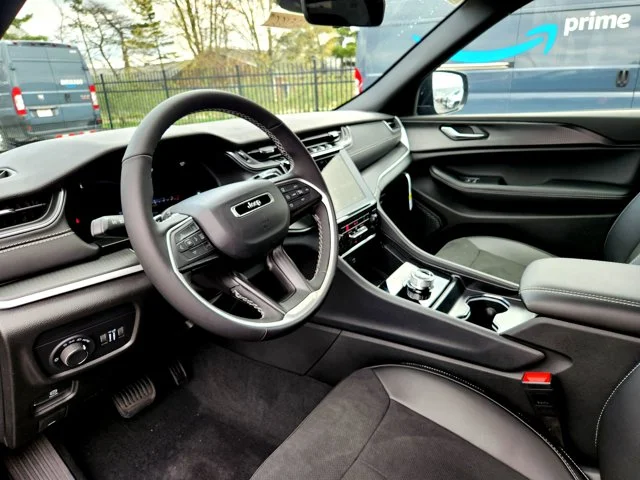Nuevos JEEP GRAND CHEROKEE L at Columbus in Bob Caldwell Chrysler Jeep Dodge Ram