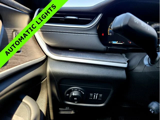 Nuevos JEEP GRAND CHEROKEE L at Columbus in Bob Caldwell Chrysler Jeep Dodge Ram