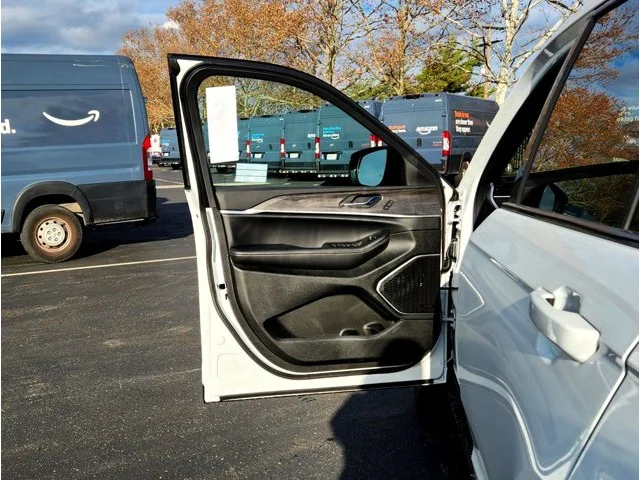 Nuevos JEEP GRAND CHEROKEE L at Columbus in Bob Caldwell Chrysler Jeep Dodge Ram