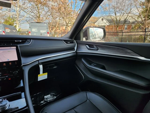 Nuevos JEEP GRAND CHEROKEE L at Columbus in Bob Caldwell Chrysler Jeep Dodge Ram