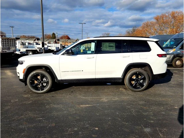 Nuevos JEEP GRAND CHEROKEE L at Columbus in Bob Caldwell Chrysler Jeep Dodge Ram