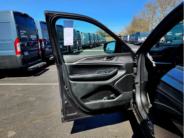 Nuevos JEEP GRAND CHEROKEE L at Columbus in Bob Caldwell Chrysler Jeep Dodge Ram
