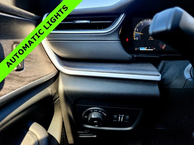Nuevos JEEP GRAND CHEROKEE L at Columbus in Bob Caldwell Chrysler Jeep Dodge Ram
