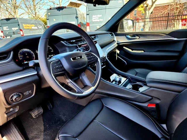 Nuevos JEEP GRAND CHEROKEE L at Columbus in Bob Caldwell Chrysler Jeep Dodge Ram
