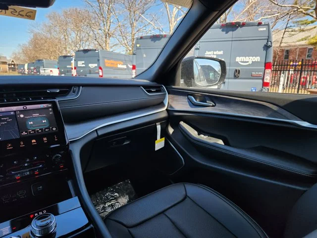 Nuevos JEEP GRAND CHEROKEE L at Columbus in Bob Caldwell Chrysler Jeep Dodge Ram