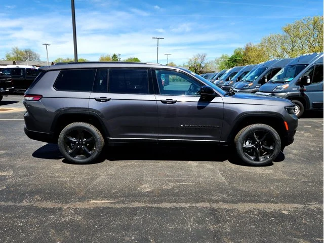 Nuevos JEEP GRAND CHEROKEE L at Columbus in Bob Caldwell Chrysler Jeep Dodge Ram
