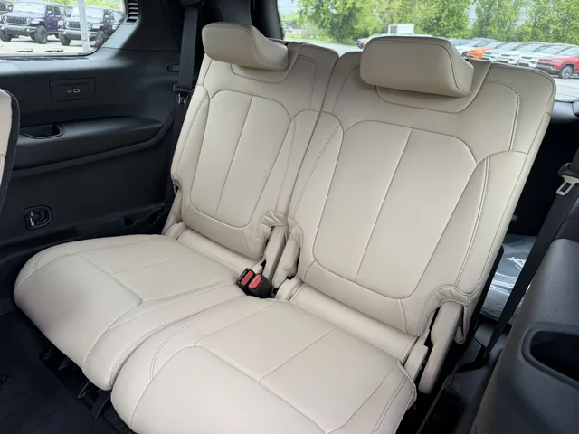 Nuevos JEEP GRAND CHEROKEE L à Estados chez autogozo