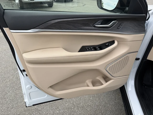 Nuevos JEEP GRAND CHEROKEE L à Estados chez autogozo