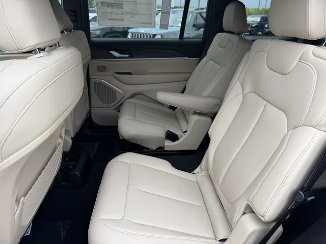Nuevos JEEP GRAND CHEROKEE L à Estados chez autogozo