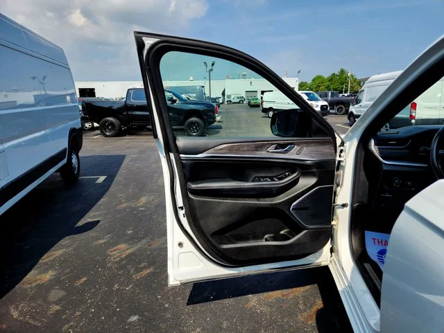 SEMINUEVOS JEEP Grand Cherokee L at Columbus in Bob Caldwell Chrysler Jeep Dodge Ram