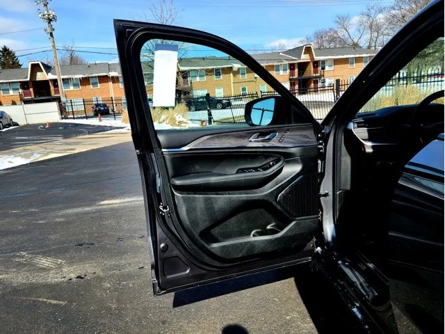Nuevos JEEP GRAND CHEROKEE L at Columbus in Bob Caldwell Chrysler Jeep Dodge Ram