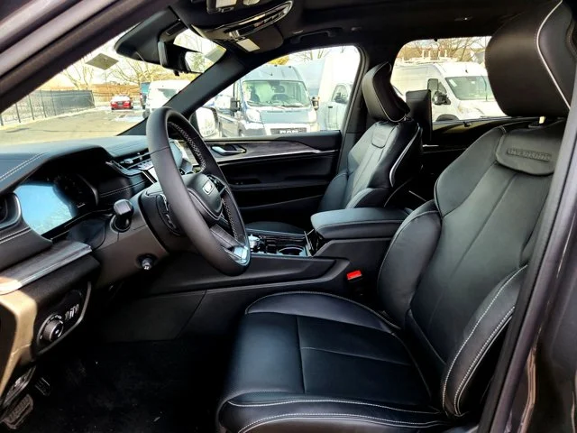 Nuevos JEEP GRAND CHEROKEE L at Columbus in Bob Caldwell Chrysler Jeep Dodge Ram