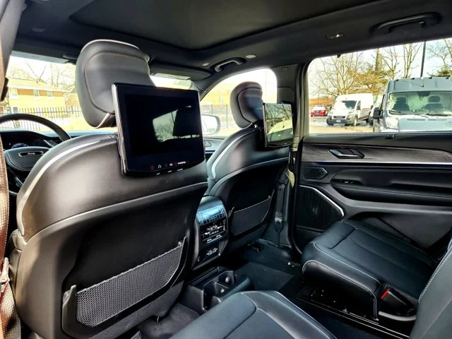 Nuevos JEEP GRAND CHEROKEE L at Columbus in Bob Caldwell Chrysler Jeep Dodge Ram