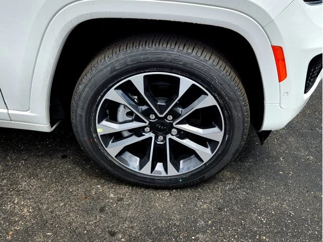 Nuevos JEEP GRAND CHEROKEE L at Columbus in Bob Caldwell Chrysler Jeep Dodge Ram