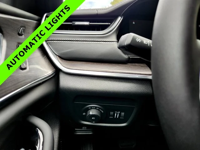Nuevos JEEP GRAND CHEROKEE L at Columbus in Bob Caldwell Chrysler Jeep Dodge Ram