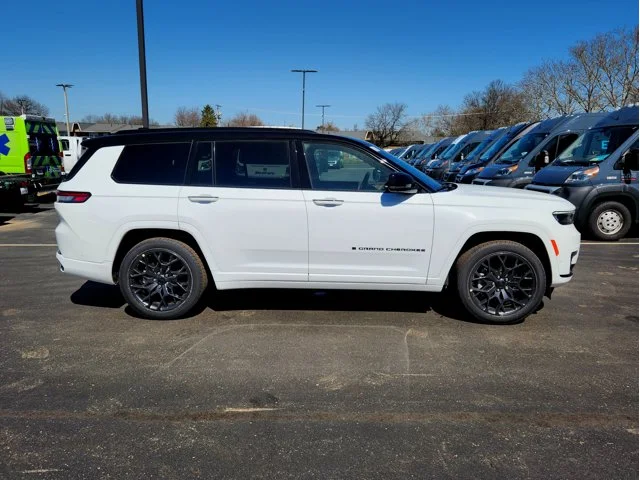 Nuevos JEEP GRAND CHEROKEE L at Columbus in Bob Caldwell Chrysler Jeep Dodge Ram