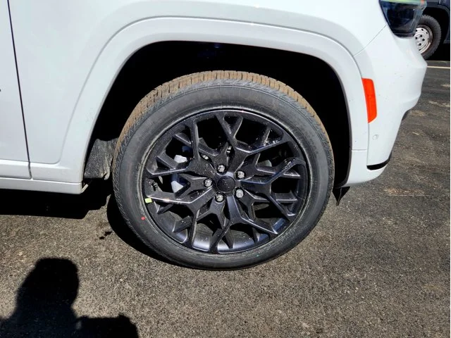 Nuevos JEEP GRAND CHEROKEE L at Columbus in Bob Caldwell Chrysler Jeep Dodge Ram
