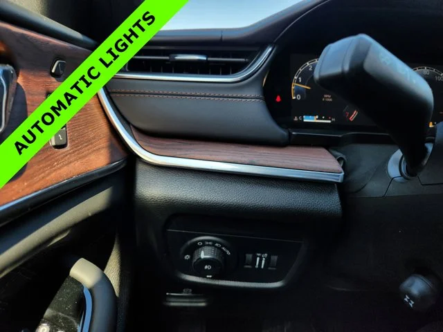 Nuevos JEEP GRAND CHEROKEE L at Columbus in Bob Caldwell Chrysler Jeep Dodge Ram