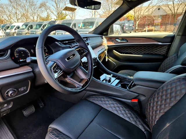 Nuevos JEEP GRAND CHEROKEE L at Columbus in Bob Caldwell Chrysler Jeep Dodge Ram