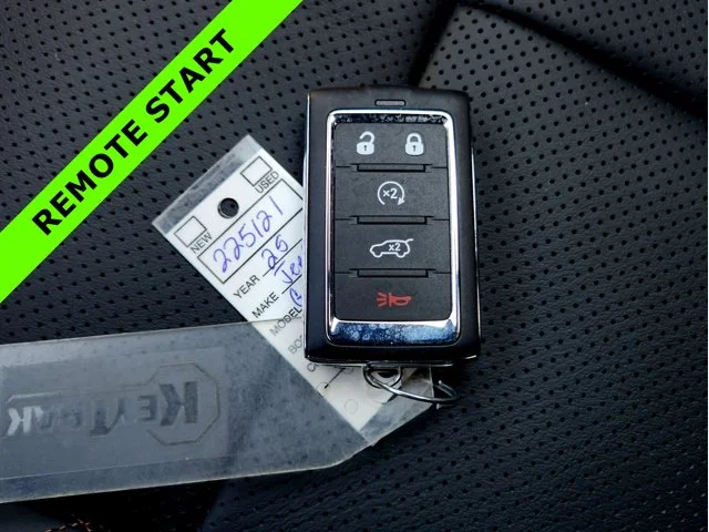 Nuevos JEEP GRAND CHEROKEE L at Columbus in Bob Caldwell Chrysler Jeep Dodge Ram