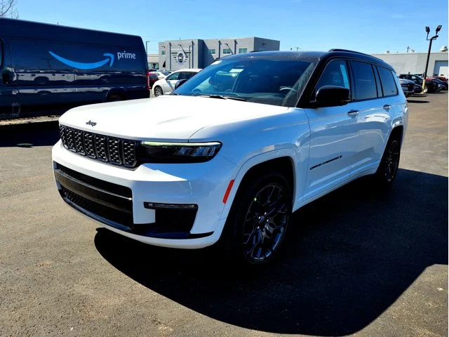Nuevos JEEP GRAND CHEROKEE L at Columbus in Bob Caldwell Chrysler Jeep Dodge Ram