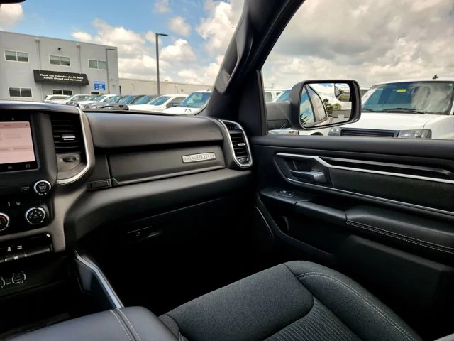 SEMINUEVOS RAM 1500 at Columbus in Bob Caldwell Chrysler Jeep Dodge Ram