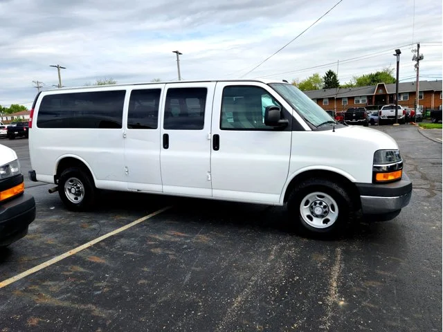 SEMINUEVOS CHEVROLET Express 3500 at Columbus in Bob Caldwell Chrysler Jeep Dodge Ram