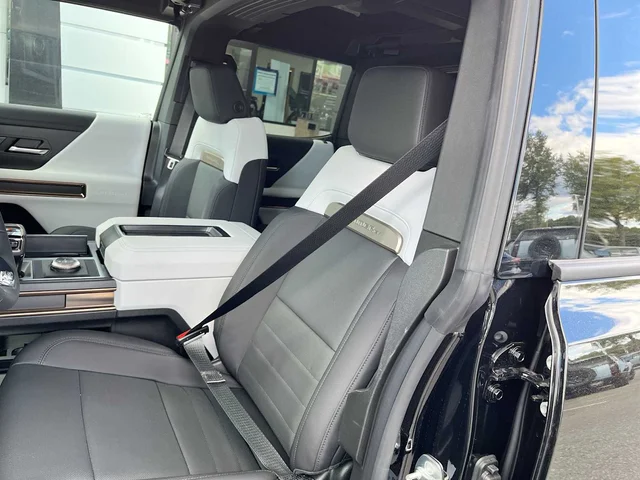 Nuevos GMC HUMMER EV SUV at Matthews in Liberty Buick GMC