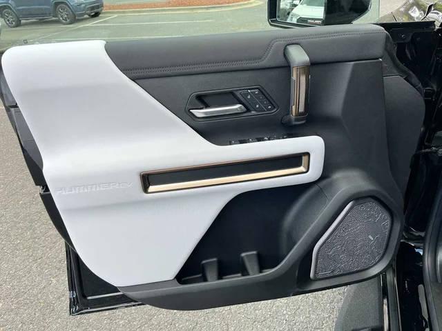 Nuevos GMC HUMMER EV SUV at Matthews in Liberty Buick GMC