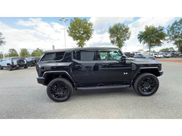 Nuevos GMC HUMMER EV SUV at Matthews in Liberty Buick GMC