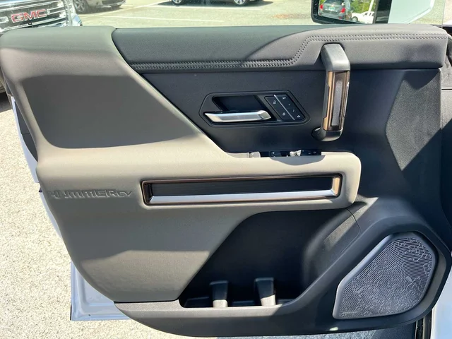 Nuevos GMC HUMMER EV SUV at Matthews in Liberty Buick GMC