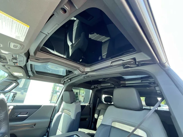 Nuevos GMC HUMMER EV SUV at Matthews in Liberty Buick GMC