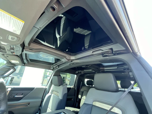 Nuevos GMC HUMMER EV SUV at Matthews in Liberty Buick GMC