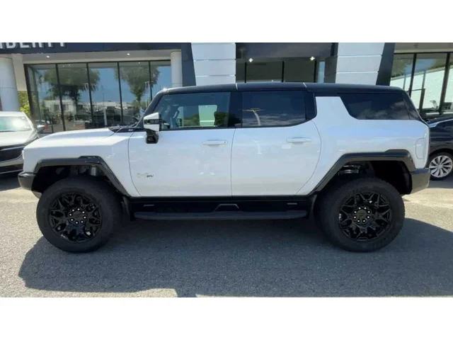 Nuevos GMC HUMMER EV SUV at Matthews in Liberty Buick GMC