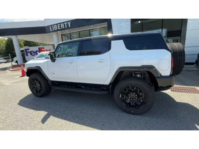 Nuevos GMC HUMMER EV SUV at Matthews in Liberty Buick GMC