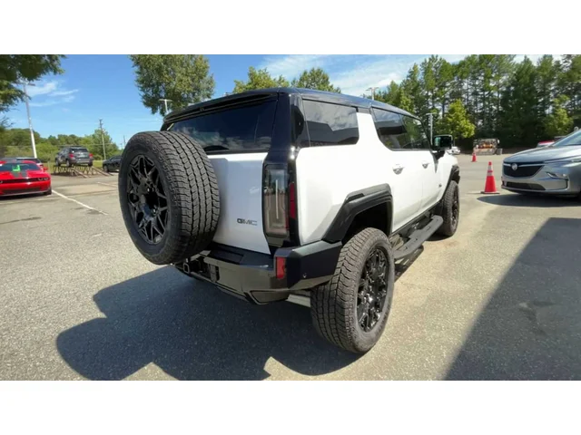 Nuevos GMC HUMMER EV SUV at Matthews in Liberty Buick GMC