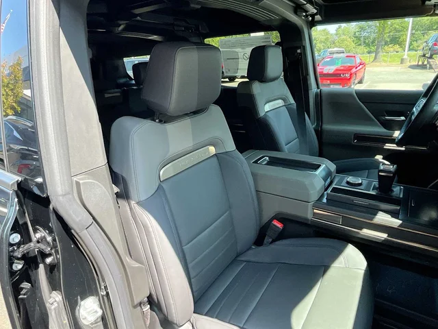 Nuevos GMC HUMMER EV SUV at Matthews in Liberty Buick GMC