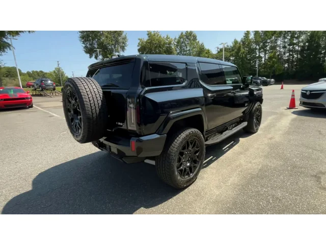Nuevos GMC HUMMER EV SUV at Matthews in Liberty Buick GMC